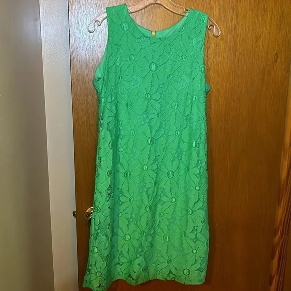 Ronni Nicole Green Lace Dress Size 12 - Picture 2 of 8
